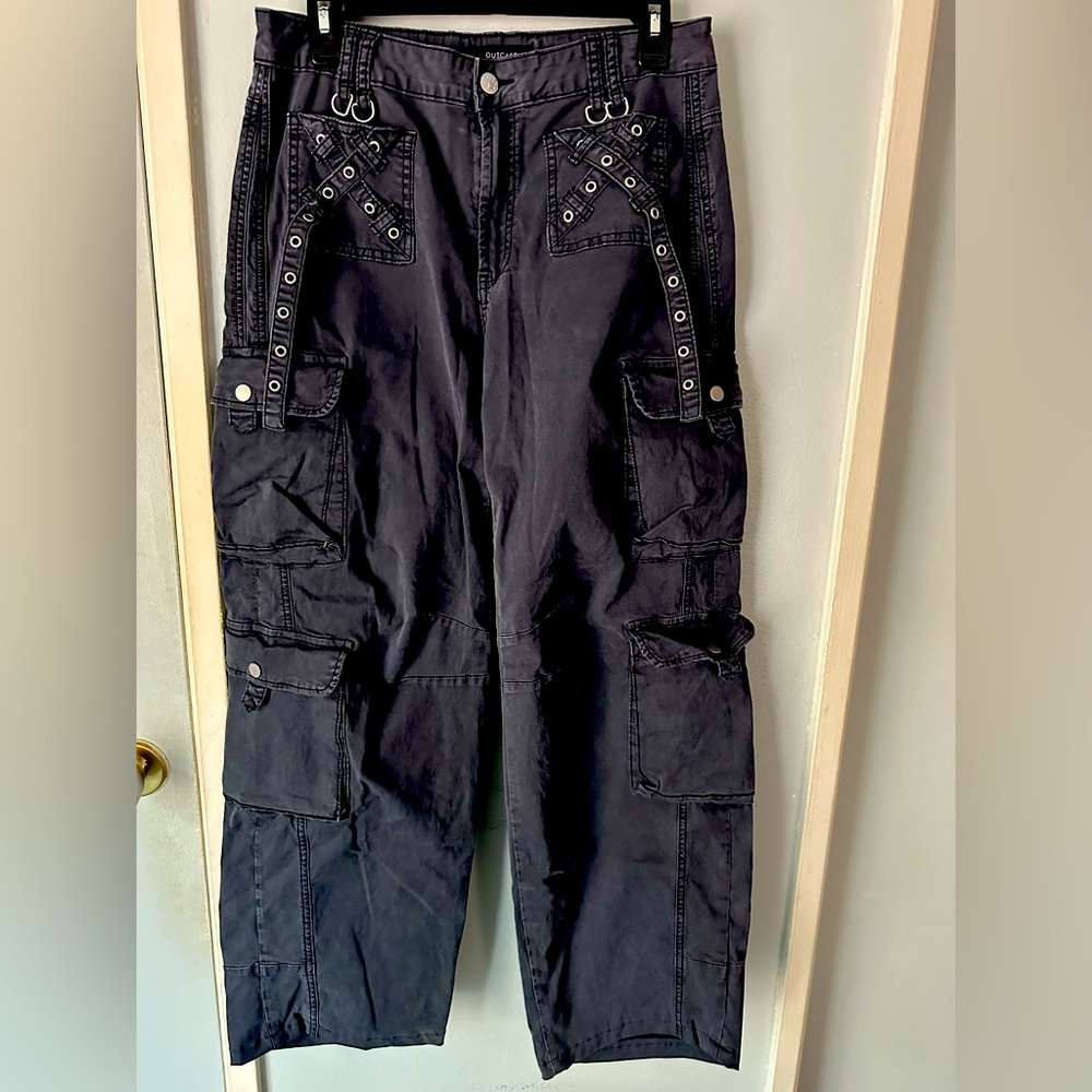 Junior’s Outcast faded black cargo pants